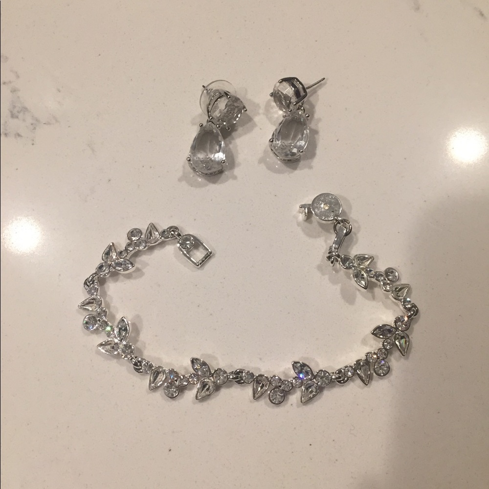 Tear drop earrings and necklace set